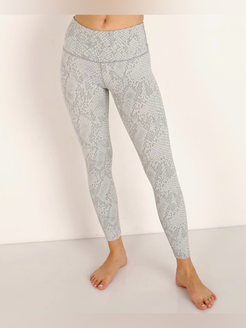 Varley Estrella Leggings in a gray snakeskin colorway. Size Small